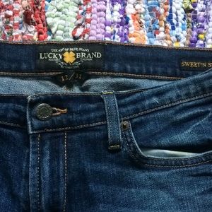 lucky brand dark wash jeans